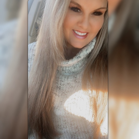 Meet your Posher, Cara - Picture 1 of 3